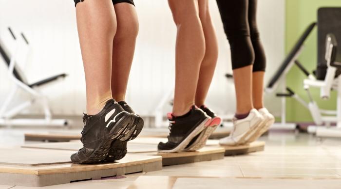 Bài tập kiễng chân giúp đốt cháy mỡ thừa ở cả đùi và bắp chân