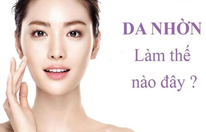 Da dầu nhờn thường có bề mặt da sáng bóng hoặc nhờn