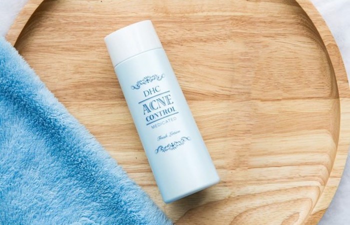DHC Acne Control Fresh Lotion giúp trị mụn và chăm sóc da khỏe mạnh