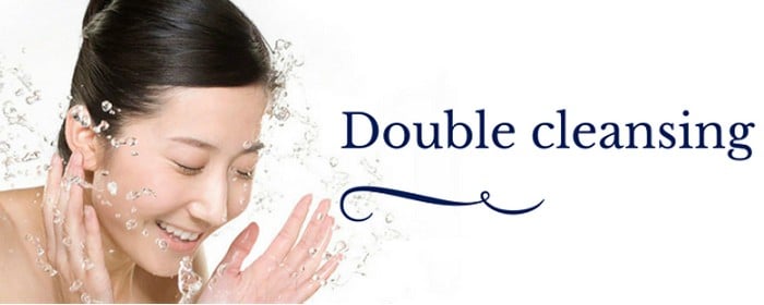 Làm sạch da ban đêm nên bao gồm 2 bước: Tẩy trang – Dùng sữa rửa mặt