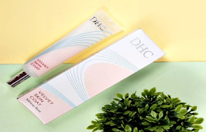 Kem lót DHC Velvet Skin Coat thiết kế nhỏ gọn, dễ dùng