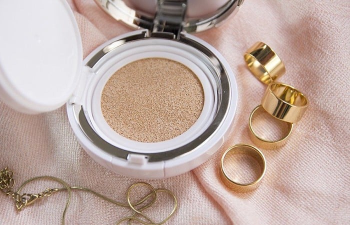 Về cơ bản thì cushion, phấn phủ hay phấn che khuyết điểm đều có những thành phần chống nắng, dưỡng ẩm giống nhau