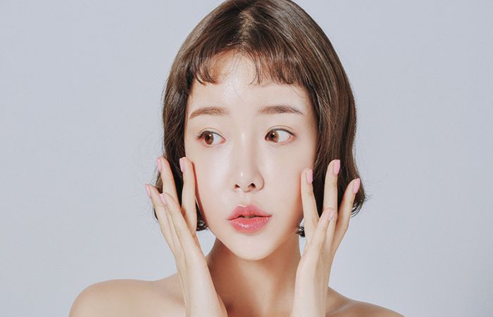 Kem dưỡng da collagen là sản phẩm dạng thoa giúp đưa các phân tử collagen cực nhỏ thẩm thấu sâu vào da