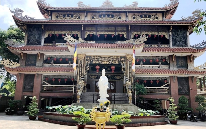 12-ngoi-chua-quan-2-linh-thieng-va-thanh-tinh-giua-sai-gon-7 12 ngôi chùa quận 2 linh thiêng và thanh tịnh giữa Sài Gòn - 7