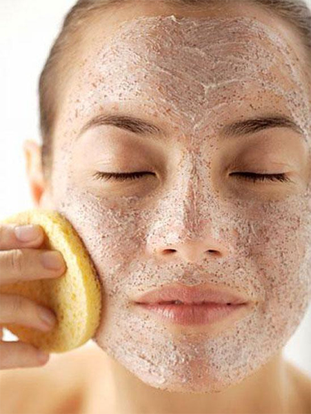 Những sai lầm bạn gái nhất định cần tránh khi tẩy da chết - 1