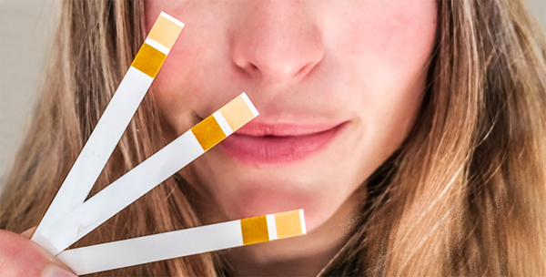 5 công dụng thần kỳ của nước hoa hồng trị mụn bạn nên biết - 2