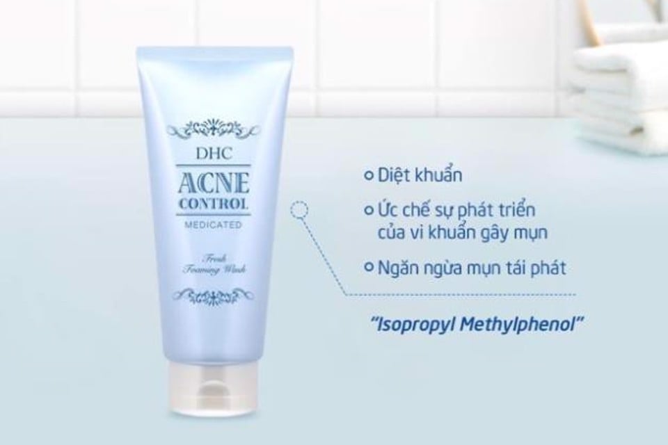 Cách chọn sữa rửa mặt phù hợp chăm sóc da mụn tuổi dậy thì