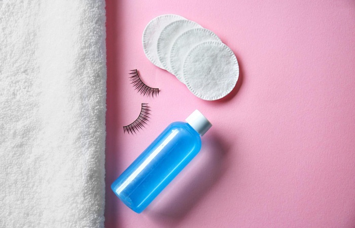 Tẩy trang dạng nước phù hợp với làn da ít make up