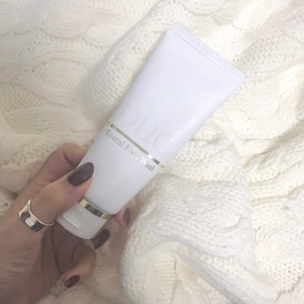 Review sữa rửa mặt hỗ trợ trị mụn ẩn DHC Mineral Face Wash - 4