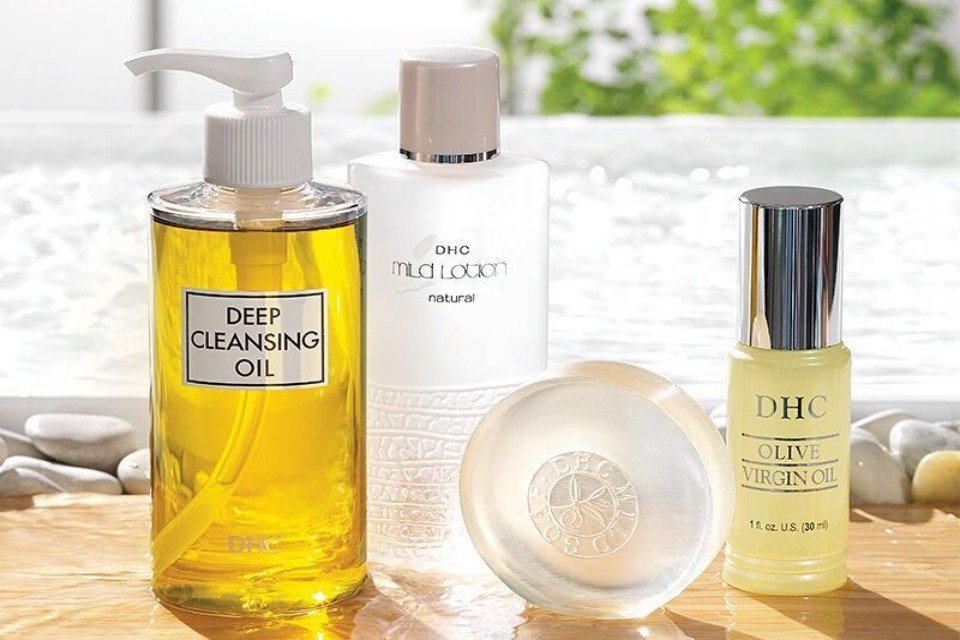 Top 10 mỹ phẩm bán chạy nhất của DHC năm 2021