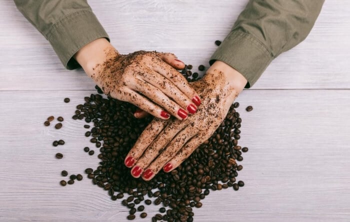 Cách nhả nắng sau khi đi biển bằng tẩy tế bào chết cho da