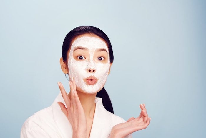 Mục đích sử dụng của mặt nạ rửa khác với mặt nạ giấy nên nhiều trường hợp không thể sử dụng hai loại này thay thế lẫn nhau