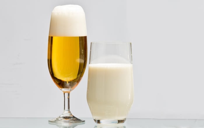 Bia và sữa tươi tăng cường bổ sung vitamin và khoáng chất có lợi cho tóc