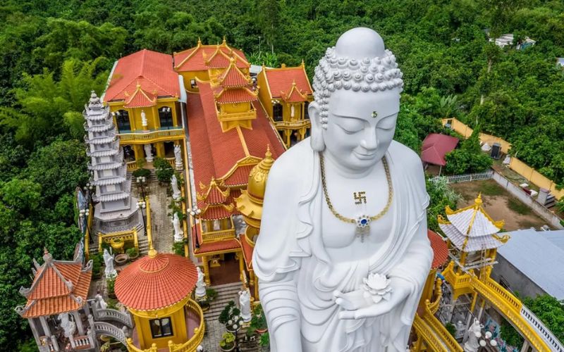 an-giang-co-chua-gi-noi-tieng-13-ngoi-chua-an-giang-dep-nhat-7 An Giang có chùa gì nổi tiếng? 13 ngôi chùa An Giang đẹp nhất - 7