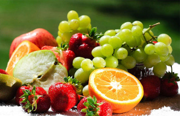 Ăn vặt lành mạnh với trái cây và hoa quả sấy