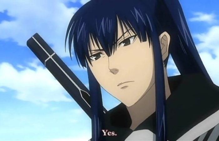 Một nhân vật nam anime tóc dài màu xanh dương