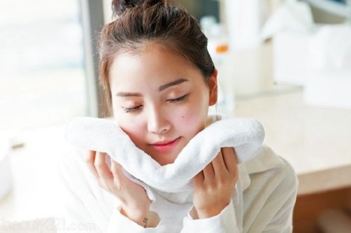 huong-dan-5-cach-tri-di-ung-my-pham-tai-nha-nhanh-va-hieu-qua-nhat-2 Hướng dẫn 5+ cách trị dị ứng mỹ phẩm tại nhà nhanh và hiệu quả nhất - 2