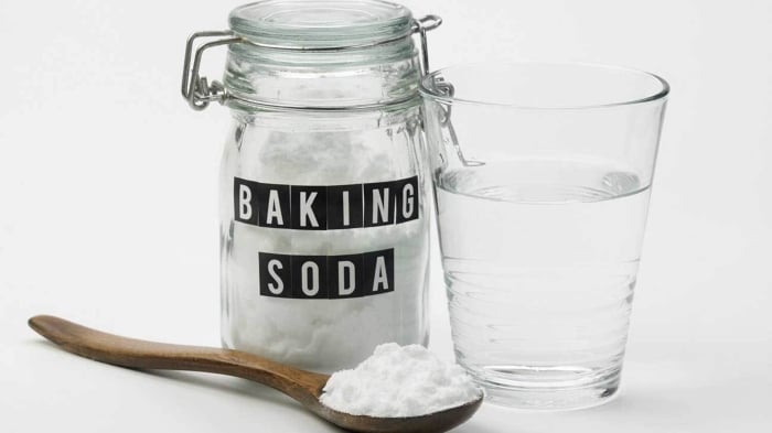 Baking soda có thể loại bỏ bụi bẩn và tế bào chết trên môi