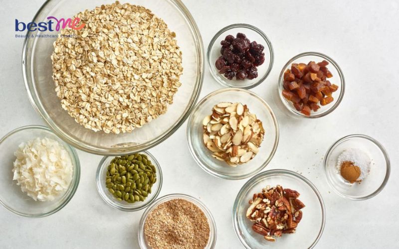 Chuẩn bị nguyên liệu làm bánh ăn kiêng