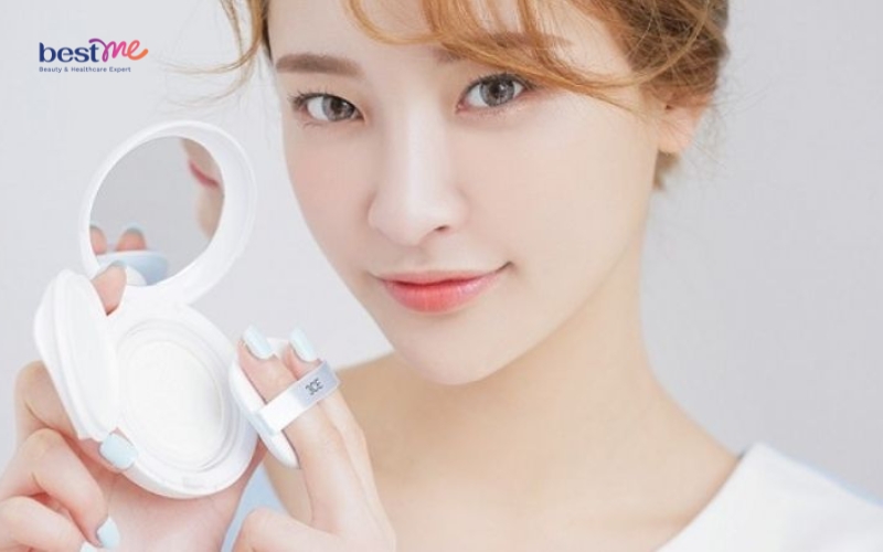 bat-mi-cach-danh-kem-nen-dam-bao-khong-bi-moc-mat-cuc-de-13 Bật mí cách đánh kem nền đảm bảo không bị mốc mặt cực dễ - 13