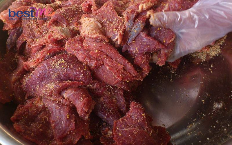 bat-mi-cach-lam-bo-kho-an-vat-cuc-de-ngay-tai-nha-3 Bật mí cách làm bò khô ăn vặt cực dễ ngay tại nhà - 3