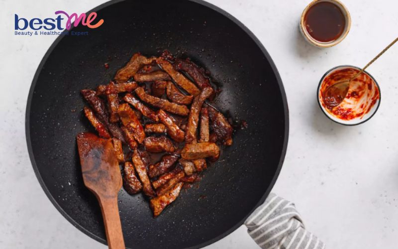 bat-mi-cach-lam-bo-sot-cay-xuyt-xoa-cuc-hap-dan-tai-nha-6 Bật mí cách làm bò sốt cay xuýt xoa cực hấp dẫn tại nhà - 6