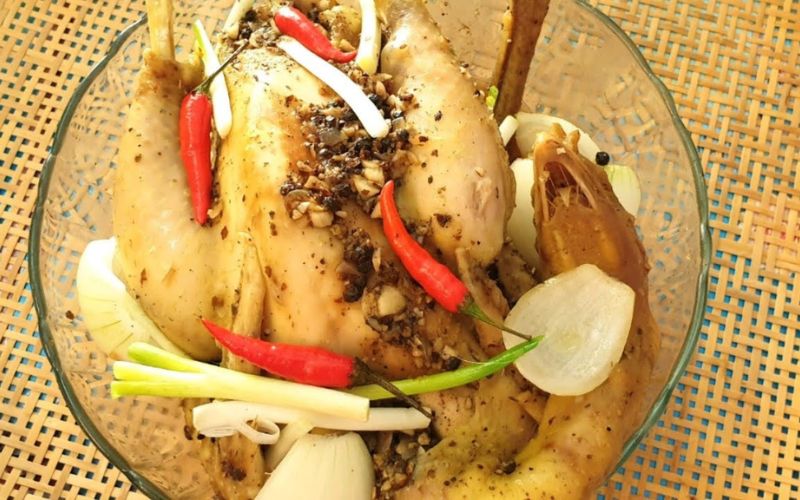 bat-mi-cach-lam-ga-hap-ruou-trang-thom-nong-ngon-kho-cuong-3 Bật mí cách làm gà hấp rượu trắng thơm nồng, ngon khó cưỡng - 3