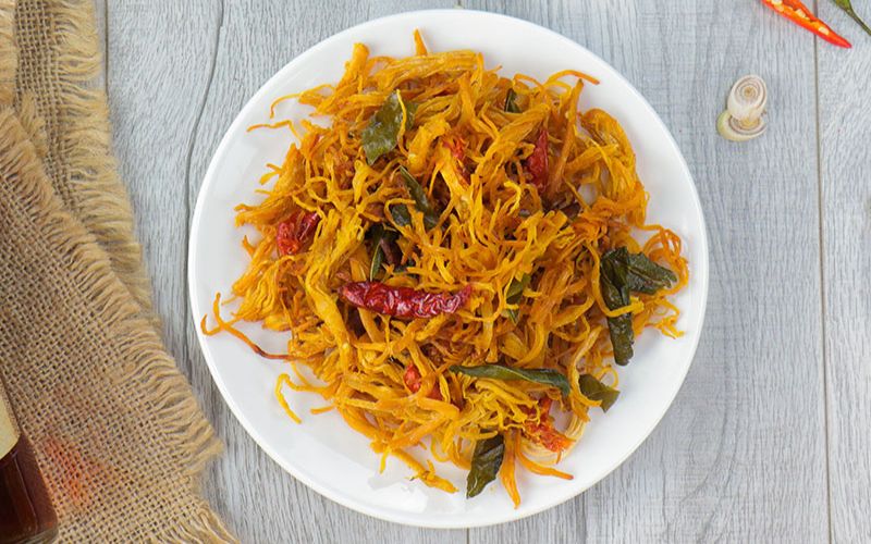 bat-mi-cach-lam-kho-ga-la-chanh-bang-chao-cuc-don-gian-5 Bật mí cách làm khô gà lá chanh bằng chảo cực đơn giản - 5