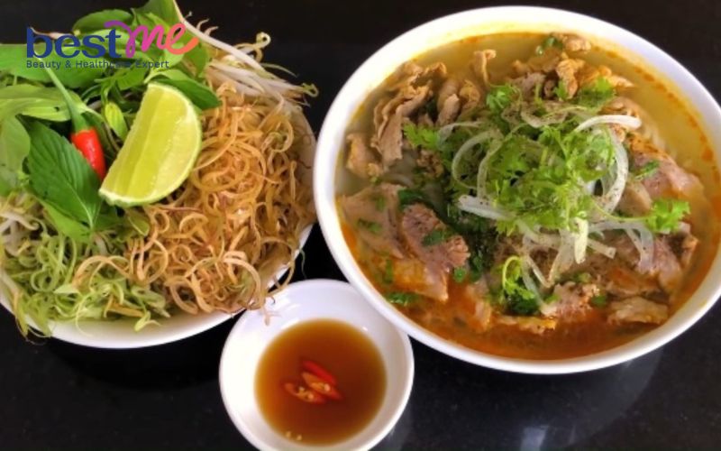 bat-mi-cach-nau-bun-bo-tai-sieu-ngon-an-la-me-6 Bật mí cách nấu bún bò tái siêu ngon ăn là mê - 6