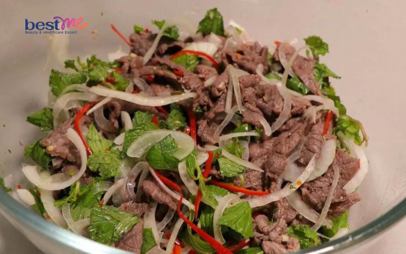 bi-quyet-lam-goi-bo-tai-chanh-ngon-nhuc-nach-an-hoai-khong-ngan-6 Bí quyết làm gỏi bò tái chanh ngon nhức nách ăn hoài không ngán - 6