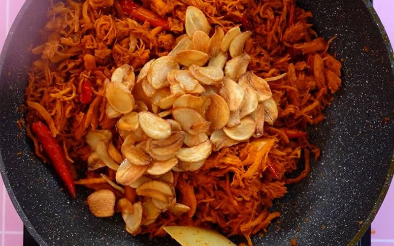bi-quyet-lam-kho-ga-bo-toi-an-la-ghien-7 Bí quyết làm khô gà bơ tỏi ăn là ghiền - 7