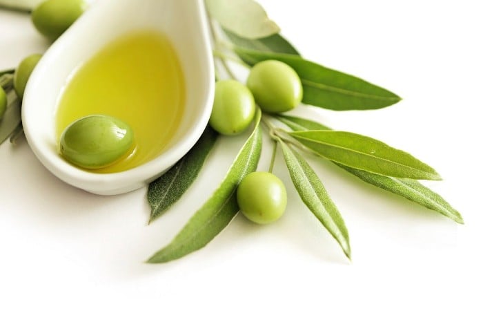 Sữa rửa mặt chiết xuất trà xanh bổ sung thêm thành phần olive giúp dưỡng ẩm cho da khô