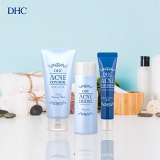 Review sữa rửa mặt hỗ trợ trị mụn DHC được săn đón nhất hiện nay