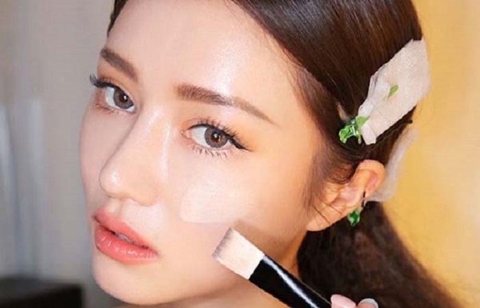  Thoa kem nền hoặc phấn nước