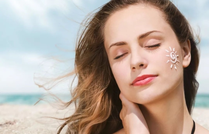 Nên có thói quen thoa kem chống nắng mỗi ngày để bảo vệ làn da hiệu quả