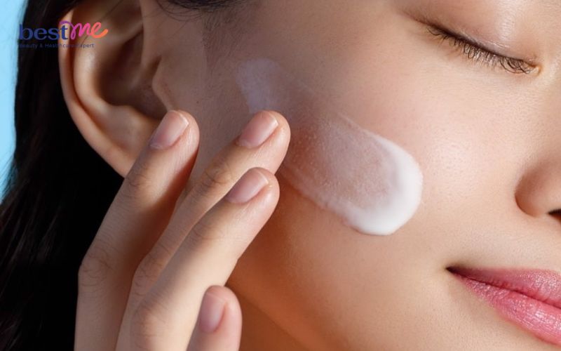 boi-kem-chong-nang-truoc-hay-sau-serum-de-hieu-qua-tot-nhat-2 Bôi kem chống nắng trước hay sau serum để hiệu quả tốt nhất? - 2