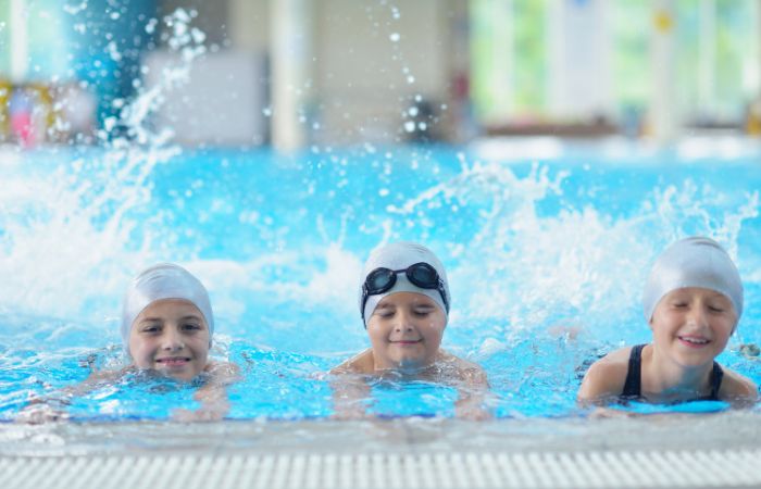 Bơi lội giúp các cơ và xương khớp vận động, tạo điều kiện tăng chiều cao