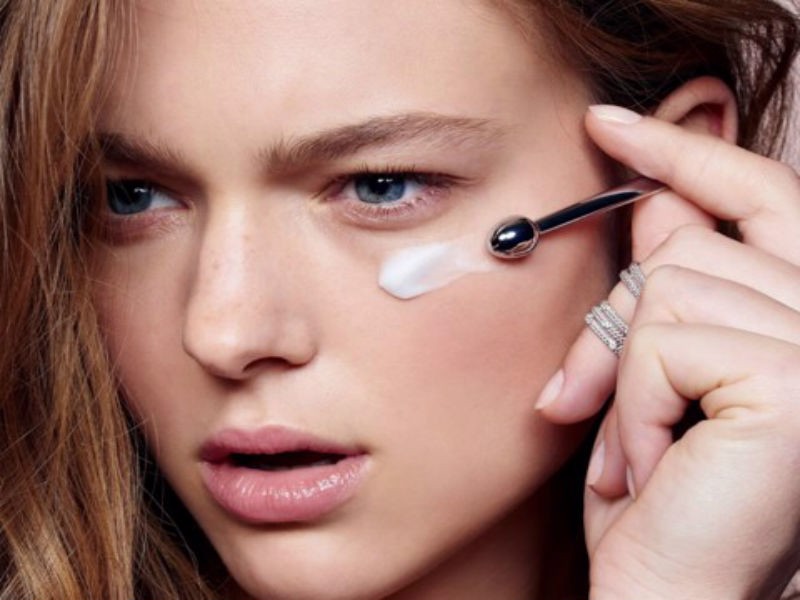 Tiêu chí chọn kem dưỡng mắt và những sai lầm khi dùng