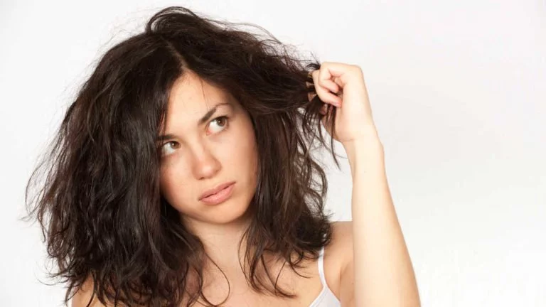 Tóc bị xù tự nhiên phải làm sao? 7 cách chăm sóc tóc xù tự nhiên - 3