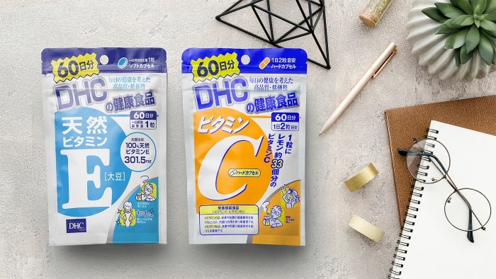 Két hợp viên uống vitamin E và C để tăng hiệu quả chống lão hóa da