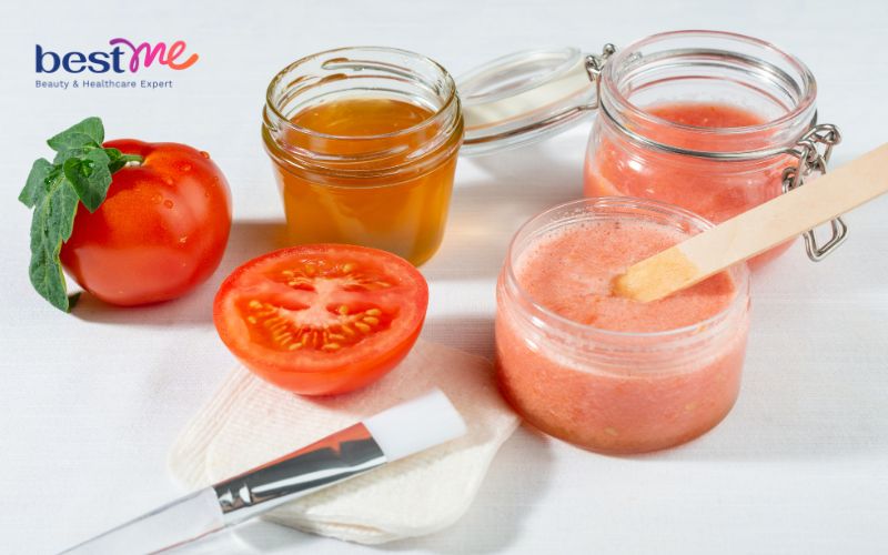Đắp mặt nạ dưỡng da từ cà chua