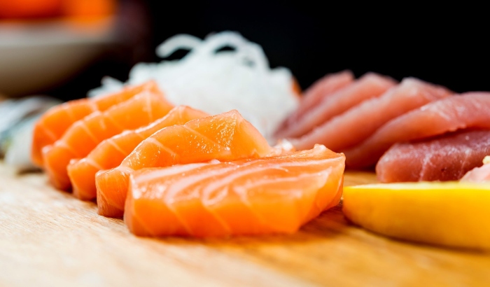Cá ngừ, cá hồi và cá thu giàu omega-3 giúp ngăn ngừa hình thành mụn
