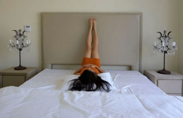 Chống chân lên tường giúp cơ thể thư giãn, vóc dáng thon gọn