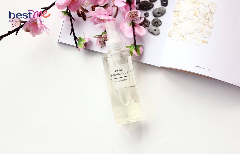 Dầu tẩy trang Muji làm từ 100% dầu thực vật với thành phần chính là dầu oliu
