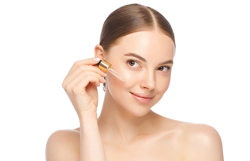 Sử dụng serum cấp ẩm phục hồi để cải thiện tình trạng da