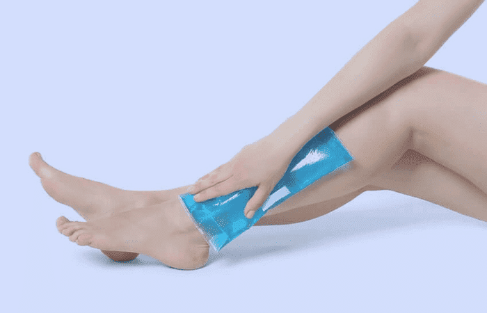 Chườm nóng phần bắp chân giúp giảm đau