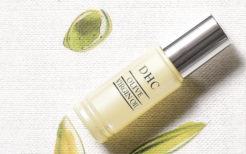 Một trong các sản phẩm DHC chiết xuất dầu oliu nổi tiếng nhất là dầu dưỡng da DHC Olive Virgin Oil