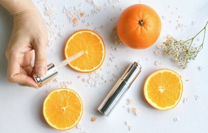 Vitamin C là vi chất tốt cho da mụn