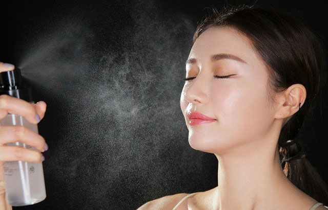 Xịt khoáng da cải thiện làn da sau lăn kim