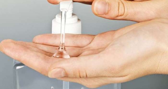 Chọn sữa rửa mặt dạng bọt hoặc gel sẽ giúp mang đến làn da cảm giác nhẹ dịu, mềm mại